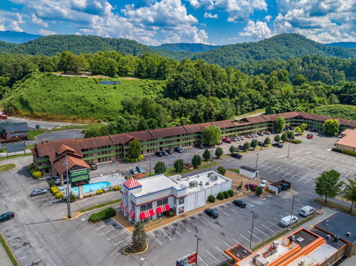 Days Inn By Wyndham Pigeon Forge South Exterior photo